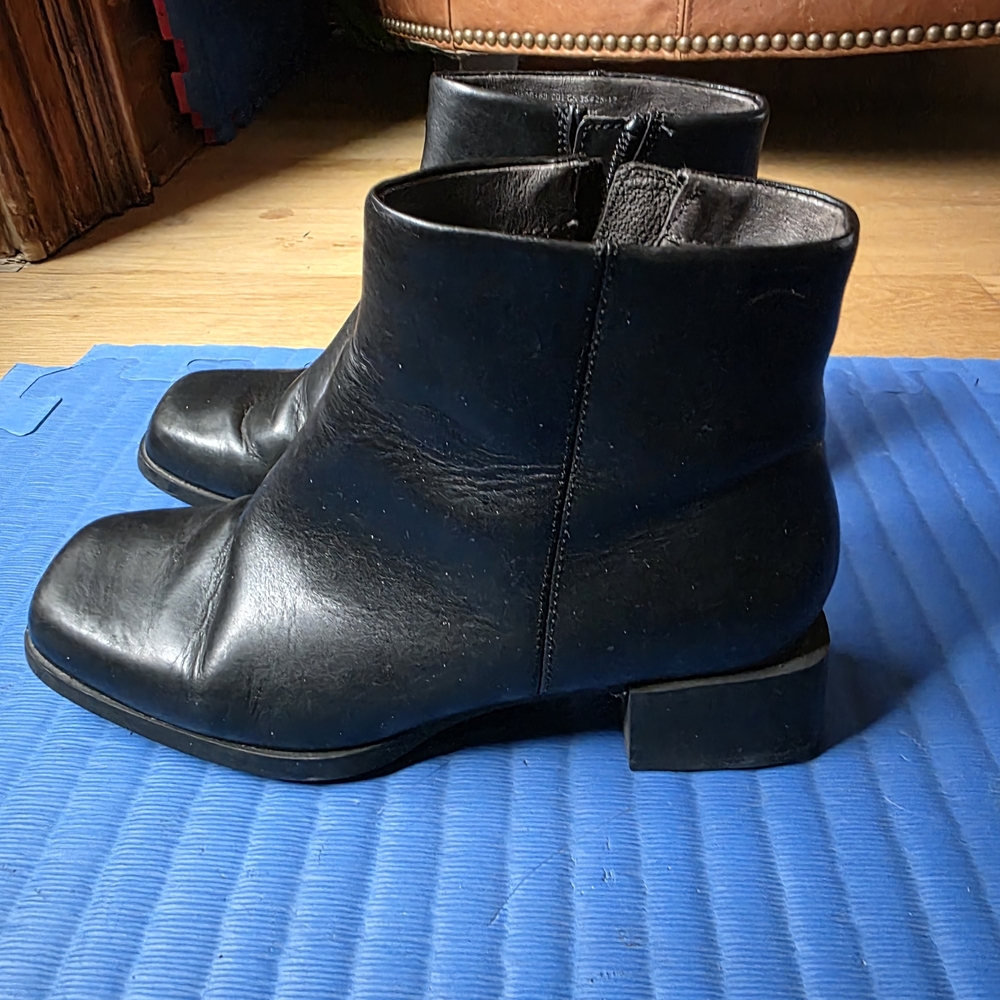 Camper Kobo Black Leather womens Ankle Boots